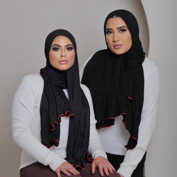 Dames Geborduurde mouwen Abaya en geborduurd aan de Curacao Dames Geborduurde mouwen Abaya en geborduurd aan de Curacao